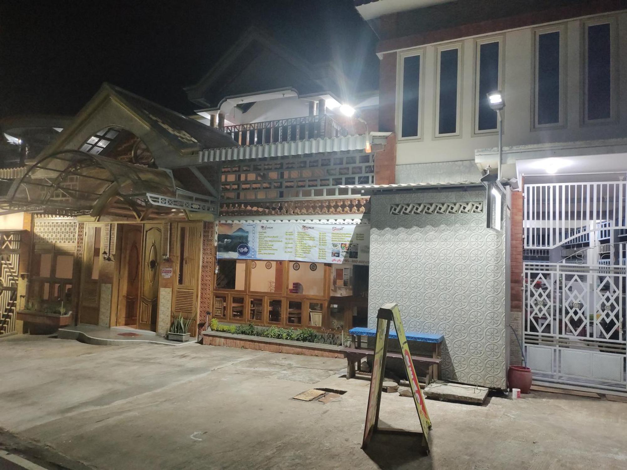 Harmony Resto&Homestay Lambangkuning エクステリア 写真